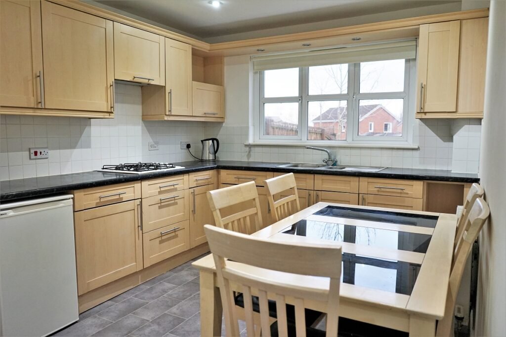 37-Langlook-Road-Crookston-Glasgow-G53-7NP-Kitchen-